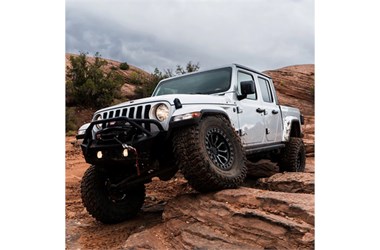 accuair jeep dynamic lift kit in use.jpg